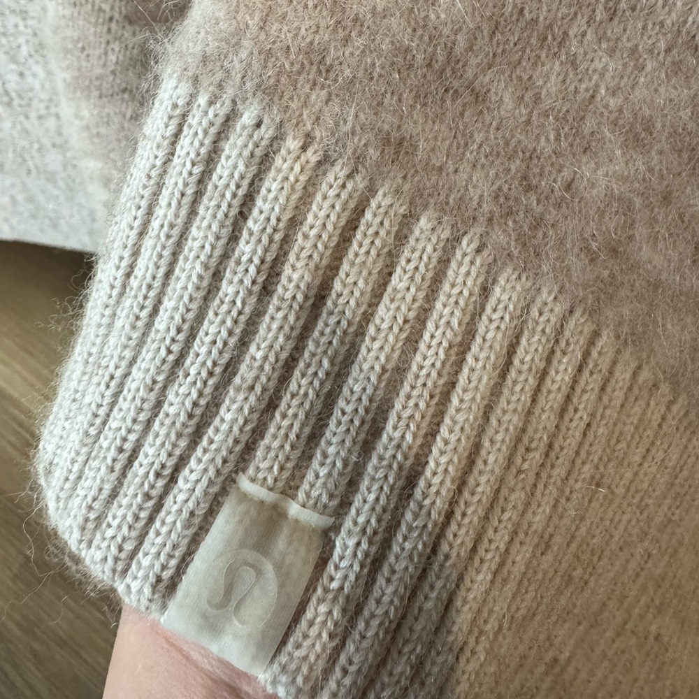 Lululemon Cozy V-Neck Pullover Sweater, size XS. NWOT - Picture 3 of 4